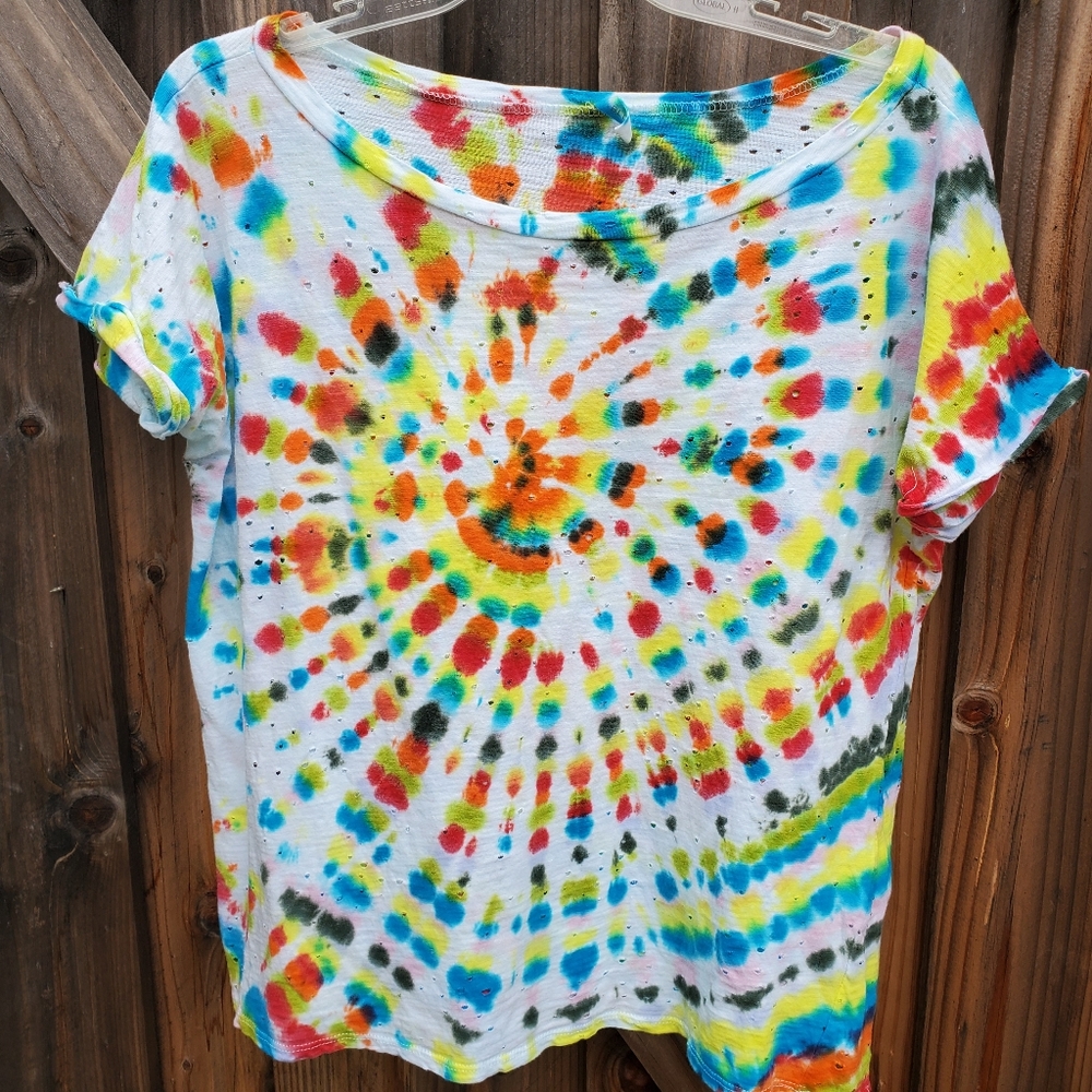 Handmade Custom rainbow spiral tie dyed tee sz S